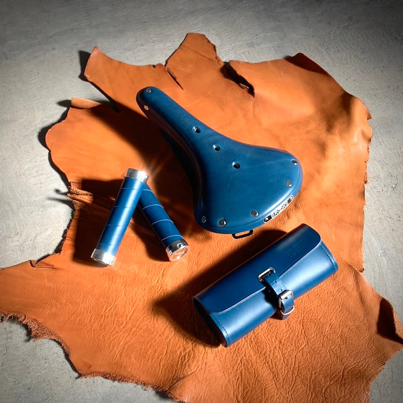 BROOKS サイクルバッグ ネイビー cog tokyo】BROOKS England オフィシャルオンラインストア