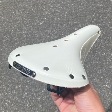 B17 WHITE