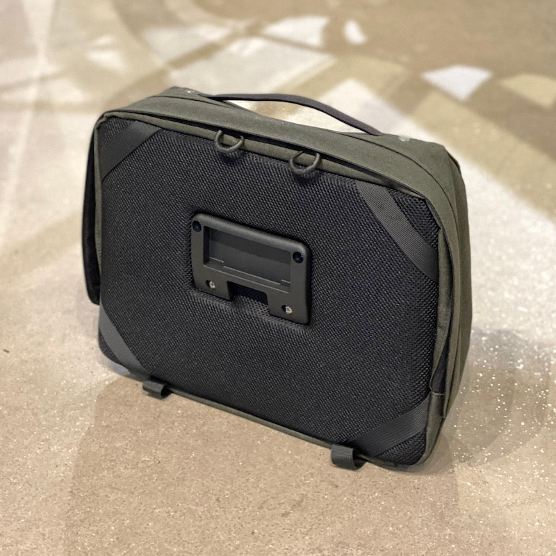 o*n様 SCAPE HANDLEBAR COMPACT BAG MUDGREE Brooks Scape Handlebar Compact Bag - Mud Green – Bikeary