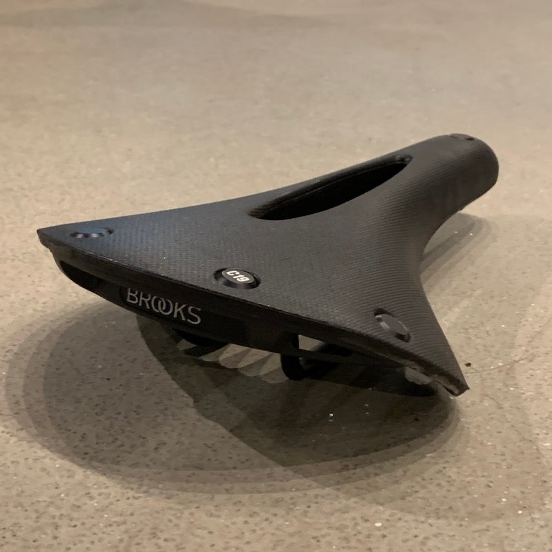 BROOKS carved cambium C19 ブラック